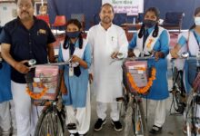 Photo of बिलासपुर मेयर यादव ने एमएलबी स्कूल की 150 छात्राओं को साइकिल का वितरण किया… कहा- छात्राओं को सुविधा देने के लिए मुख्यमंत्री बघेल चला रहे हैं सरस्वती नि:शुल्क साइकिल वितरण योजना…